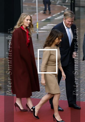 Den Haag 20 november 2025
 Prinses Amalia en haar vader Koning Willem Alexander bij de Grote Kerk, na de Bijzondere Verenigde Vergadering van de Eerste en Tweede Kamer, ter gelegenheid van de tachtigste verjaardag dat het parlement na de Tweede Wereldoorlog voor het eerst weer in gezamenlijkheid bijeenkwam. Eerste Kamervoorzitter Mei Li Vos Tweede Kamervoorzitter Thom van Campenvingen ze op .