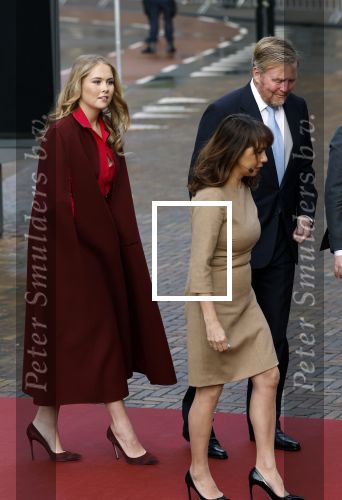 Den Haag 20 november 2025
 Prinses Amalia en haar vader Koning Willem Alexander bij de Grote Kerk, na de Bijzondere Verenigde Vergadering van de Eerste en Tweede Kamer, ter gelegenheid van de tachtigste verjaardag dat het parlement na de Tweede Wereldoorlog voor het eerst weer in gezamenlijkheid bijeenkwam. Eerste Kamervoorzitter Mei Li Vos Tweede Kamervoorzitter Thom van Campenvingen ze op .