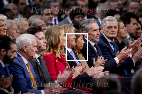 Den Haag 20 november 2025
 Prinses Amalia en haar vader Koning Willem Alexander bij de Grote Kerk, na de Bijzondere Verenigde Vergadering van de Eerste en Tweede Kamer, ter gelegenheid van de tachtigste verjaardag dat het parlement na de Tweede Wereldoorlog voor het eerst weer in gezamenlijkheid bijeenkwam. Eerste Kamervoorzitter Mei Li Vos Tweede Kamervoorzitter Thom van Campenvingen ze op .