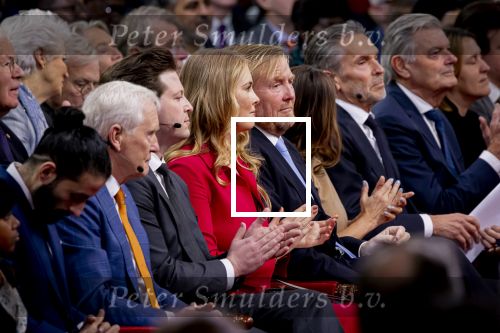 Den Haag 20 november 2025
 Prinses Amalia en haar vader Koning Willem Alexander bij de Grote Kerk, na de Bijzondere Verenigde Vergadering van de Eerste en Tweede Kamer, ter gelegenheid van de tachtigste verjaardag dat het parlement na de Tweede Wereldoorlog voor het eerst weer in gezamenlijkheid bijeenkwam. Eerste Kamervoorzitter Mei Li Vos Tweede Kamervoorzitter Thom van Campenvingen ze op .
