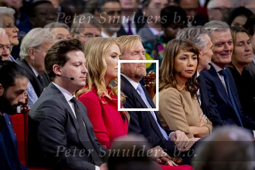 Den Haag 20 november 2025
 Prinses Amalia en haar vader Koning Willem Alexander bij de Grote Kerk, na de Bijzondere Verenigde Vergadering van de Eerste en Tweede Kamer, ter gelegenheid van de tachtigste verjaardag dat het parlement na de Tweede Wereldoorlog voor het eerst weer in gezamenlijkheid bijeenkwam. Eerste Kamervoorzitter Mei Li Vos Tweede Kamervoorzitter Thom van Campenvingen ze op .