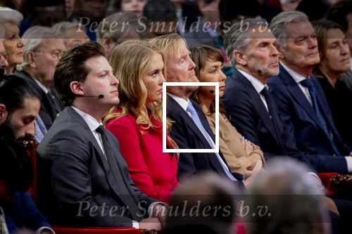 Den Haag 20 november 2025
 Prinses Amalia en haar vader Koning Willem Alexander bij de Grote Kerk, na de Bijzondere Verenigde Vergadering van de Eerste en Tweede Kamer, ter gelegenheid van de tachtigste verjaardag dat het parlement na de Tweede Wereldoorlog voor het eerst weer in gezamenlijkheid bijeenkwam. Eerste Kamervoorzitter Mei Li Vos Tweede Kamervoorzitter Thom van Campenvingen ze op .