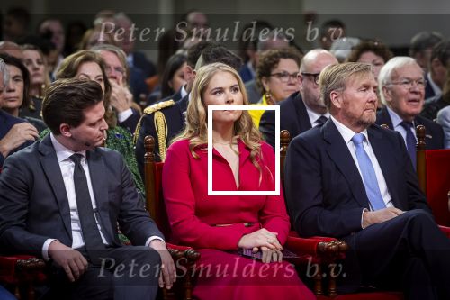 Den Haag 20 november 2025
 Prinses Amalia en haar vader Koning Willem Alexander bij de Grote Kerk, na de Bijzondere Verenigde Vergadering van de Eerste en Tweede Kamer, ter gelegenheid van de tachtigste verjaardag dat het parlement na de Tweede Wereldoorlog voor het eerst weer in gezamenlijkheid bijeenkwam. Eerste Kamervoorzitter Mei Li Vos Tweede Kamervoorzitter Thom van Campenvingen ze op .