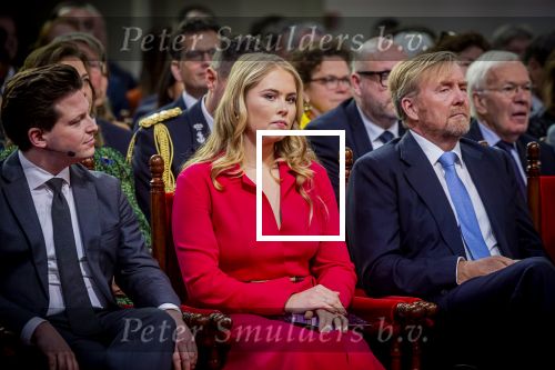 Den Haag 20 november 2025
 Prinses Amalia en haar vader Koning Willem Alexander bij de Grote Kerk, na de Bijzondere Verenigde Vergadering van de Eerste en Tweede Kamer, ter gelegenheid van de tachtigste verjaardag dat het parlement na de Tweede Wereldoorlog voor het eerst weer in gezamenlijkheid bijeenkwam. Eerste Kamervoorzitter Mei Li Vos Tweede Kamervoorzitter Thom van Campenvingen ze op .