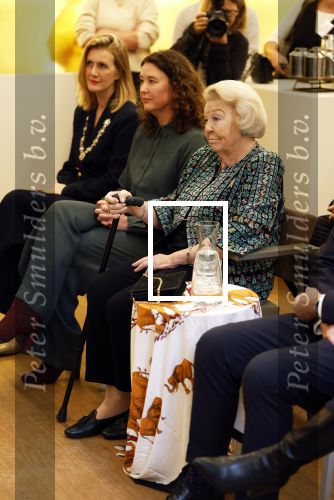 Amsterdam 13 november 2025
Prinses Beatrix en Sacha de Boer bij de opening van een fototentoonstelling ter gelegenheid van het honderdjarig bestaan van ontwikkelingsorganisatie Simavi in het Rijksmuseum in Amsterdam