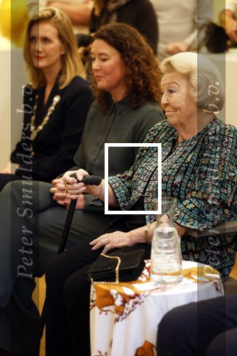 Amsterdam 13 november 2025
Prinses Beatrix en Sacha de Boer bij de opening van een fototentoonstelling ter gelegenheid van het honderdjarig bestaan van ontwikkelingsorganisatie Simavi in het Rijksmuseum in Amsterdam