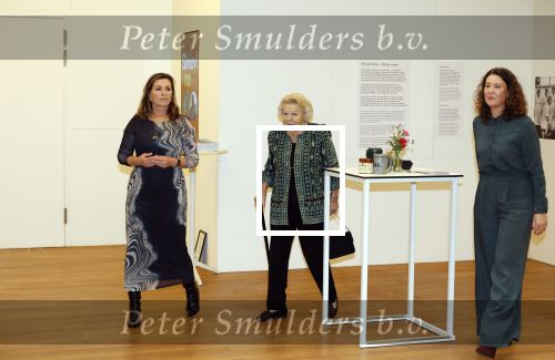 Amsterdam 13 november 2025
Prinses Beatrix en Sacha de Boer bij de opening van een fototentoonstelling ter gelegenheid van het honderdjarig bestaan van ontwikkelingsorganisatie Simavi in het Rijksmuseum in Amsterdam