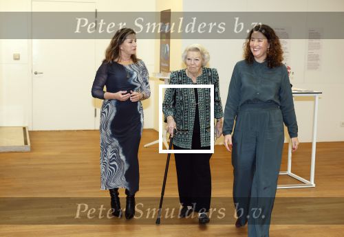 Amsterdam 13 november 2025
Prinses Beatrix en Sacha de Boer bij de opening van een fototentoonstelling ter gelegenheid van het honderdjarig bestaan van ontwikkelingsorganisatie Simavi in het Rijksmuseum in Amsterdam