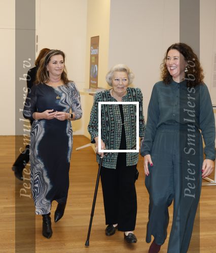 Amsterdam 13 november 2025
Prinses Beatrix en Sacha de Boer bij de opening van een fototentoonstelling ter gelegenheid van het honderdjarig bestaan van ontwikkelingsorganisatie Simavi in het Rijksmuseum in Amsterdam