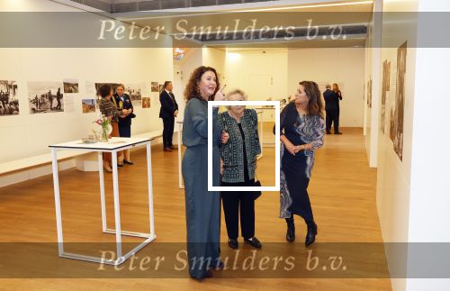 Amsterdam 13 november 2025
Prinses Beatrix en Sacha de Boer bij de opening van een fototentoonstelling ter gelegenheid van het honderdjarig bestaan van ontwikkelingsorganisatie Simavi in het Rijksmuseum in Amsterdam