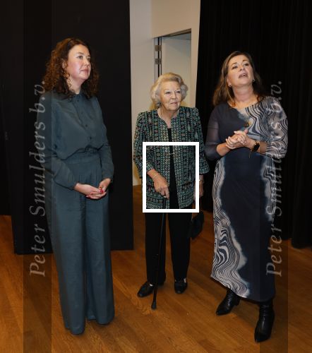 Amsterdam 13 november 2025
Prinses Beatrix en Sacha de Boer bij de opening van een fototentoonstelling ter gelegenheid van het honderdjarig bestaan van ontwikkelingsorganisatie Simavi in het Rijksmuseum in Amsterdam