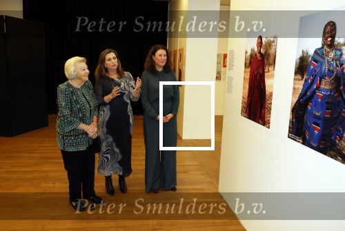 Amsterdam 13 november 2025
Prinses Beatrix en Sacha de Boer bij de opening van een fototentoonstelling ter gelegenheid van het honderdjarig bestaan van ontwikkelingsorganisatie Simavi in het Rijksmuseum in Amsterdam