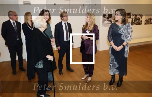 Amsterdam 13 november 2025
Prinses Beatrix en Sacha de Boer bij de opening van een fototentoonstelling ter gelegenheid van het honderdjarig bestaan van ontwikkelingsorganisatie Simavi in het Rijksmuseum in Amsterdam