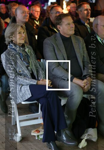 Laren (Gelderland) 19 november 2025
Bijeenkomst van nationale boomplantdag waar prinses Irene uit handen van Albert Verlinde een prijs krijgt omdat zij zich altijd ingezet heeft voor behoud en onderhoud bomen .