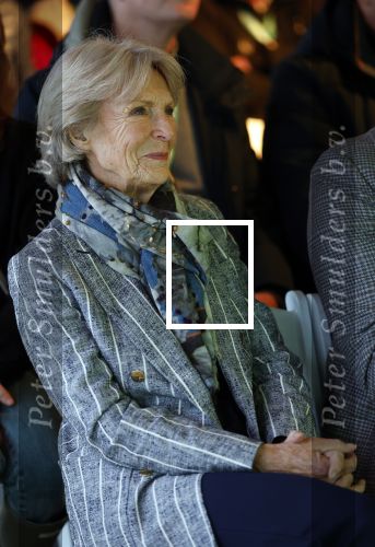 Laren (Gelderland) 19 november 2025
Bijeenkomst van nationale boomplantdag waar prinses Irene uit handen van Albert Verlinde een prijs krijgt omdat zij zich altijd ingezet heeft voor behoud en onderhoud bomen .