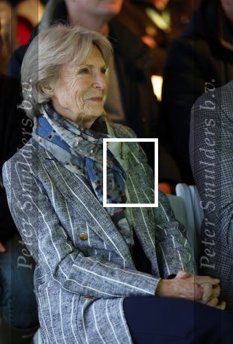 Laren (Gelderland) 19 november 2025
Bijeenkomst van nationale boomplantdag waar prinses Irene uit handen van Albert Verlinde een prijs krijgt omdat zij zich altijd ingezet heeft voor behoud en onderhoud bomen .