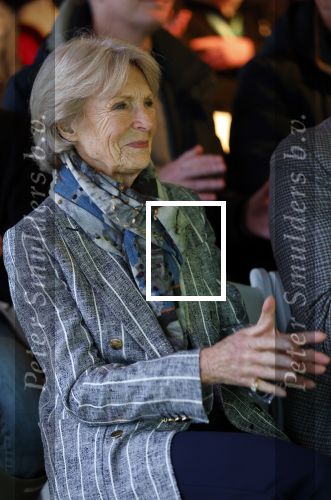 Laren (Gelderland) 19 november 2025
Bijeenkomst van nationale boomplantdag waar prinses Irene uit handen van Albert Verlinde een prijs krijgt omdat zij zich altijd ingezet heeft voor behoud en onderhoud bomen .