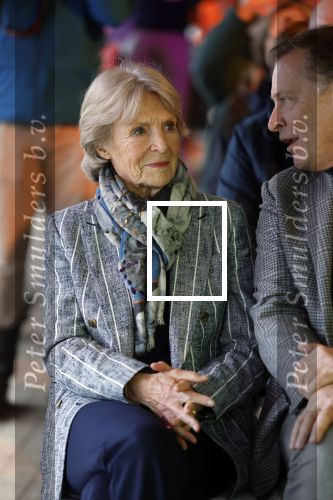 Laren (Gelderland) 19 november 2025
Bijeenkomst van nationale boomplantdag waar prinses Irene uit handen van Albert Verlinde een prijs krijgt omdat zij zich altijd ingezet heeft voor behoud en onderhoud bomen .