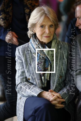 Laren (Gelderland) 19 november 2025
Bijeenkomst van nationale boomplantdag waar prinses Irene uit handen van Albert Verlinde een prijs krijgt omdat zij zich altijd ingezet heeft voor behoud en onderhoud bomen .