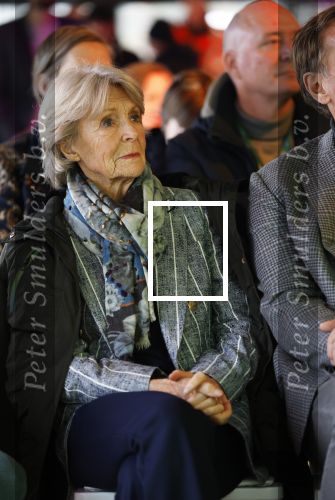 Laren (Gelderland) 19 november 2025
Bijeenkomst van nationale boomplantdag waar prinses Irene uit handen van Albert Verlinde een prijs krijgt omdat zij zich altijd ingezet heeft voor behoud en onderhoud bomen .