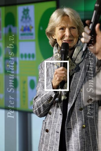 Laren (Gelderland) 19 november 2025
Bijeenkomst van nationale boomplantdag waar prinses Irene uit handen van Albert Verlinde een prijs krijgt omdat zij zich altijd ingezet heeft voor behoud en onderhoud bomen .