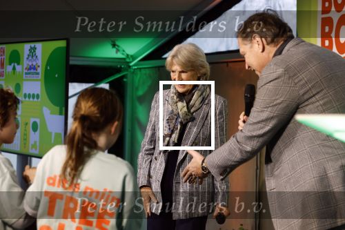 Laren (Gelderland) 19 november 2025
Bijeenkomst van nationale boomplantdag waar prinses Irene uit handen van Albert Verlinde een prijs krijgt omdat zij zich altijd ingezet heeft voor behoud en onderhoud bomen .