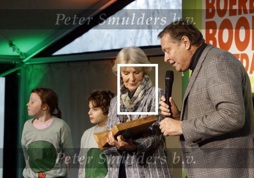 Laren (Gelderland) 19 november 2025
Bijeenkomst van nationale boomplantdag waar prinses Irene uit handen van Albert Verlinde een prijs krijgt omdat zij zich altijd ingezet heeft voor behoud en onderhoud bomen .