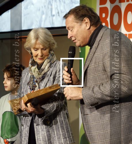 Laren (Gelderland) 19 november 2025
Bijeenkomst van nationale boomplantdag waar prinses Irene uit handen van Albert Verlinde een prijs krijgt omdat zij zich altijd ingezet heeft voor behoud en onderhoud bomen .