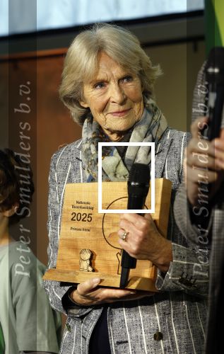Laren (Gelderland) 19 november 2025
Bijeenkomst van nationale boomplantdag waar prinses Irene uit handen van Albert Verlinde een prijs krijgt omdat zij zich altijd ingezet heeft voor behoud en onderhoud bomen .