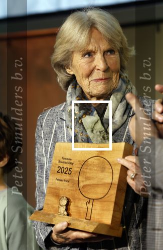 Laren (Gelderland) 19 november 2025
Bijeenkomst van nationale boomplantdag waar prinses Irene uit handen van Albert Verlinde een prijs krijgt omdat zij zich altijd ingezet heeft voor behoud en onderhoud bomen .