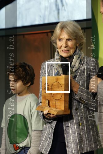 Laren (Gelderland) 19 november 2025
Bijeenkomst van nationale boomplantdag waar prinses Irene uit handen van Albert Verlinde een prijs krijgt omdat zij zich altijd ingezet heeft voor behoud en onderhoud bomen .