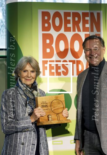 Laren (Gelderland) 19 november 2025
Bijeenkomst van nationale boomplantdag waar prinses Irene uit handen van Albert Verlinde een prijs krijgt omdat zij zich altijd ingezet heeft voor behoud en onderhoud bomen .