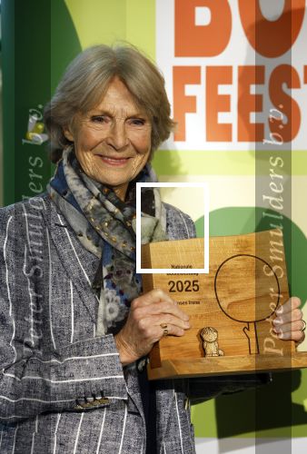 Laren (Gelderland) 19 november 2025
Bijeenkomst van nationale boomplantdag waar prinses Irene uit handen van Albert Verlinde een prijs krijgt omdat zij zich altijd ingezet heeft voor behoud en onderhoud bomen .