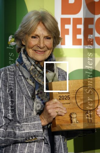 Laren (Gelderland) 19 november 2025
Bijeenkomst van nationale boomplantdag waar prinses Irene uit handen van Albert Verlinde een prijs krijgt omdat zij zich altijd ingezet heeft voor behoud en onderhoud bomen .