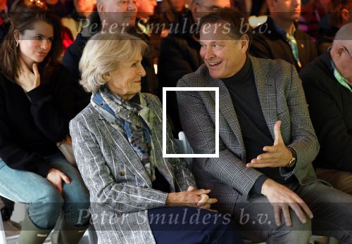 Laren (Gelderland) 19 november 2025
Bijeenkomst van nationale boomplantdag waar prinses Irene uit handen van Albert Verlinde een prijs krijgt omdat zij zich altijd ingezet heeft voor behoud en onderhoud bomen .
