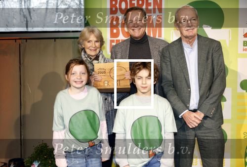 Laren (Gelderland) 19 november 2025
Bijeenkomst van nationale boomplantdag waar prinses Irene uit handen van Albert Verlinde een prijs krijgt omdat zij zich altijd ingezet heeft voor behoud en onderhoud bomen .
