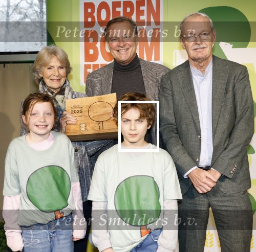 Laren (Gelderland) 19 november 2025
Bijeenkomst van nationale boomplantdag waar prinses Irene uit handen van Albert Verlinde een prijs krijgt omdat zij zich altijd ingezet heeft voor behoud en onderhoud bomen .
