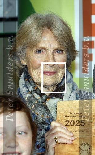 Laren (Gelderland) 19 november 2025
Bijeenkomst van nationale boomplantdag waar prinses Irene uit handen van Albert Verlinde een prijs krijgt omdat zij zich altijd ingezet heeft voor behoud en onderhoud bomen .