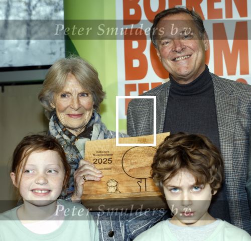 Laren (Gelderland) 19 november 2025
Bijeenkomst van nationale boomplantdag waar prinses Irene uit handen van Albert Verlinde een prijs krijgt omdat zij zich altijd ingezet heeft voor behoud en onderhoud bomen .