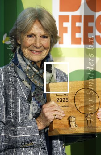 Laren (Gelderland) 19 november 2025
Bijeenkomst van nationale boomplantdag waar prinses Irene uit handen van Albert Verlinde een prijs krijgt omdat zij zich altijd ingezet heeft voor behoud en onderhoud bomen .