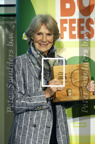 Laren (Gelderland) 19 november 2025
Bijeenkomst van nationale boomplantdag waar prinses Irene uit handen van Albert Verlinde een prijs krijgt omdat zij zich altijd ingezet heeft voor behoud en onderhoud bomen .