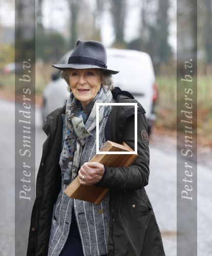Laren (Gelderland) 19 november 2025
Bijeenkomst van nationale boomplantdag waar prinses Irene uit handen van Albert Verlinde een prijs krijgt omdat zij zich altijd ingezet heeft voor behoud en onderhoud bomen .