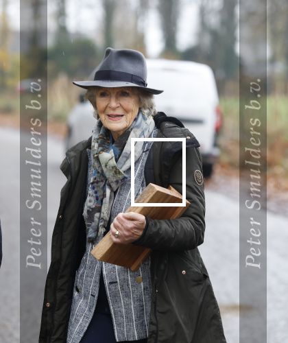 Laren (Gelderland) 19 november 2025
Bijeenkomst van nationale boomplantdag waar prinses Irene uit handen van Albert Verlinde een prijs krijgt omdat zij zich altijd ingezet heeft voor behoud en onderhoud bomen .
