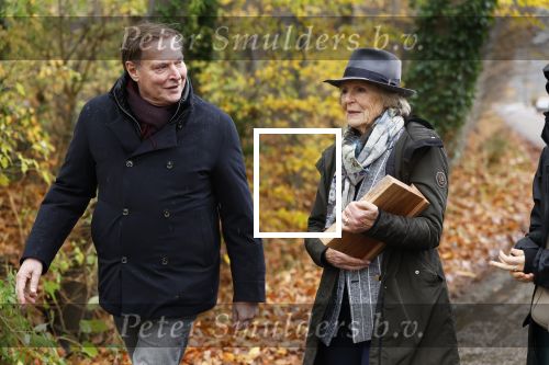 Laren (Gelderland) 19 november 2025
Bijeenkomst van nationale boomplantdag waar prinses Irene uit handen van Albert Verlinde een prijs krijgt omdat zij zich altijd ingezet heeft voor behoud en onderhoud bomen .