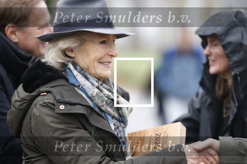 Laren (Gelderland) 19 november 2025
Bijeenkomst van nationale boomplantdag waar prinses Irene uit handen van Albert Verlinde een prijs krijgt omdat zij zich altijd ingezet heeft voor behoud en onderhoud bomen .