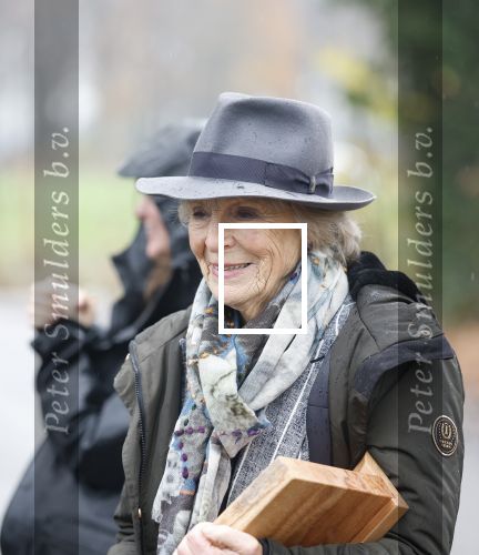 Laren (Gelderland) 19 november 2025
Bijeenkomst van nationale boomplantdag waar prinses Irene uit handen van Albert Verlinde een prijs krijgt omdat zij zich altijd ingezet heeft voor behoud en onderhoud bomen .