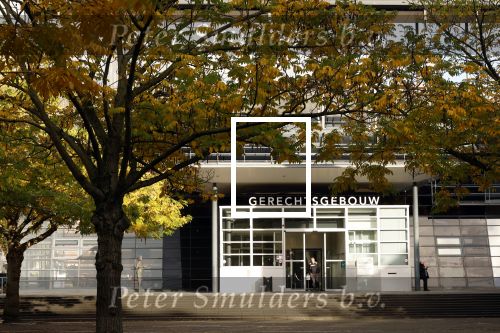 Utrecht 30 oktober 2025
Tweede dag van de rechtszaak tegen Marco Borsato in de rechtbank van Utrecht . Er was ongelofelijk veel pers aanwezig . Marco werd bijgestaan door de advocaten Geert Jan Knoops en Carry Knoops .