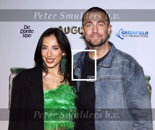 Amsterdam 4 november 2025
Premiere Augurk aan zee in Tuschinski met de cast die bestaat uit oa Monic Hendrickx Martin v Waardenberg Olga Zuiderhoek Jelka v Houten Frank Lammers Peter v d Begin en Tibor Lukacs. Robert v Hemert heeft de titelsong geschreven . rene Watzema met partner
