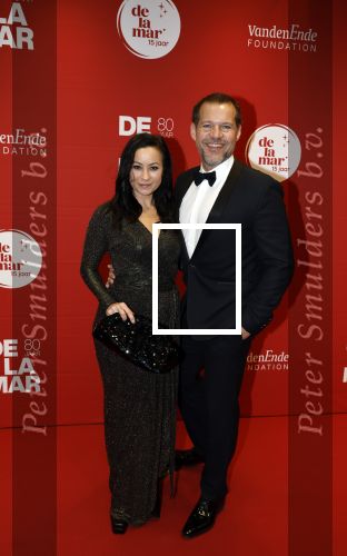 Amsterdam 30 november 2025
80 jaar het DeLaMar theater . Rene van Kooten poseert met partner Tanya Van Der Kooij