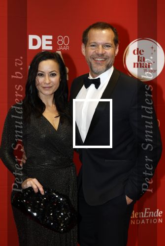 Amsterdam 30 november 2025
80 jaar het DeLaMar theater . Rene van Kooten poseert met partner Tanya Van Der Kooij